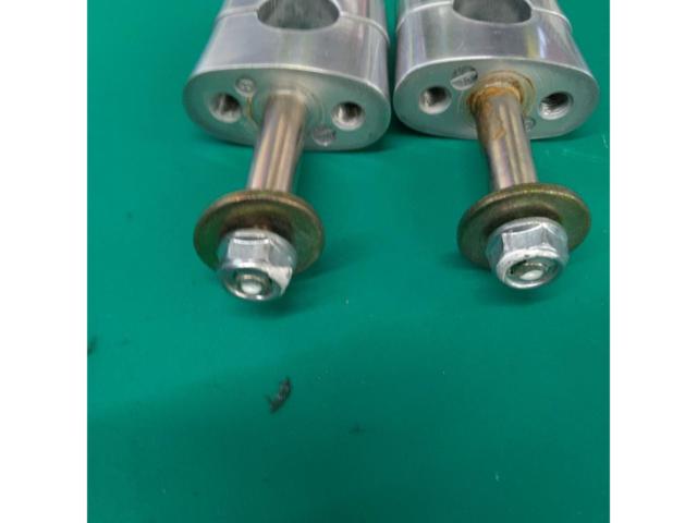 Unknown Manufacturer
Handle
Clamp
[HONDA
CB1300SF