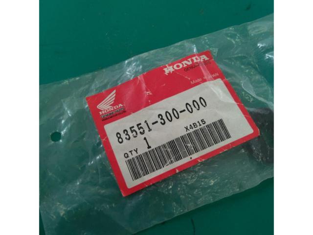 HONDA
Genuine
83551-300-000
Honda genuine
Air cleaner case grommet
Unused