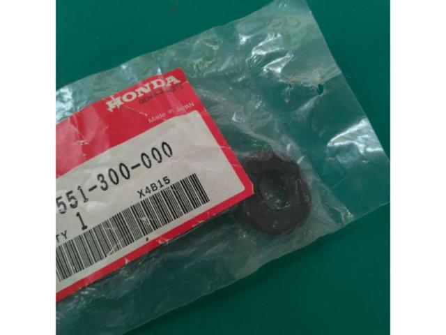 HONDA
Genuine
83551-300-000
Honda genuine
Air cleaner case grommet
Unused