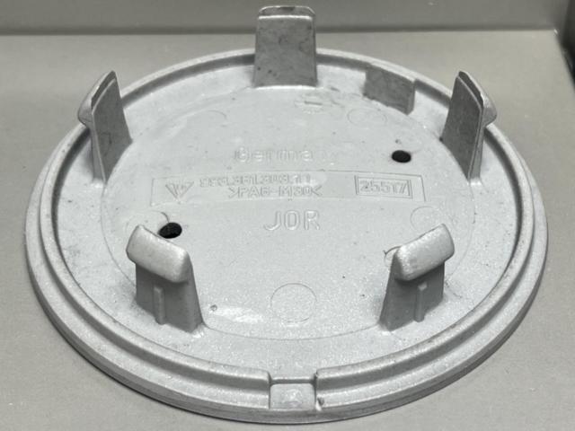 PORSCHE
Genuine Porsche wheel center caps
Silver
4 sheets set