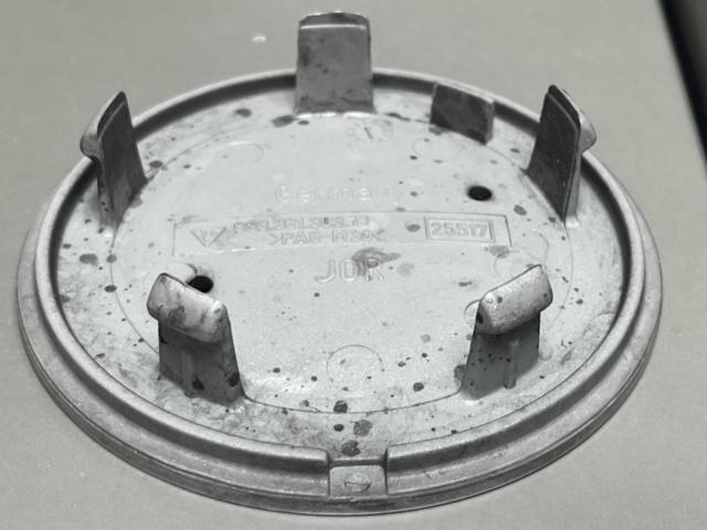 PORSCHE
Genuine Porsche wheel center caps
Silver
4 sheets set