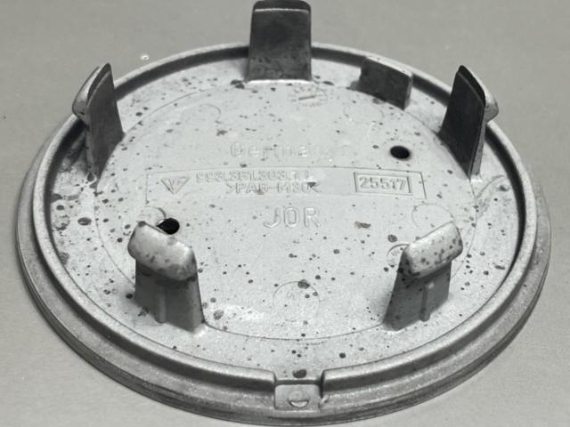 PORSCHE
Genuine Porsche wheel center caps
Silver
4 sheets set