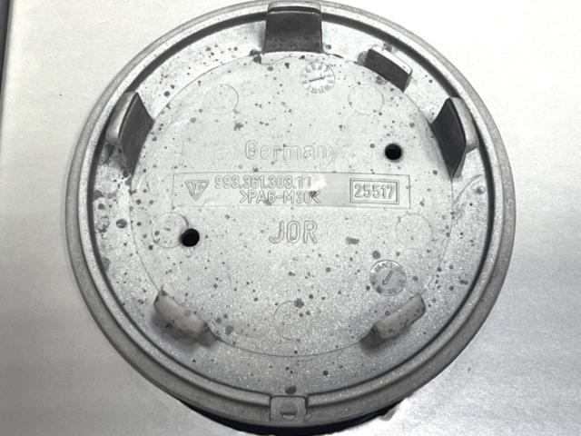PORSCHE
Genuine Porsche wheel center caps
Silver
4 sheets set