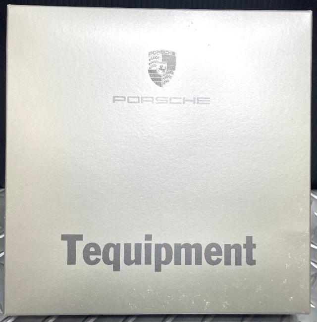 PORSCHE
Genuine Porsche wheel center caps
Silver
4 sheets set