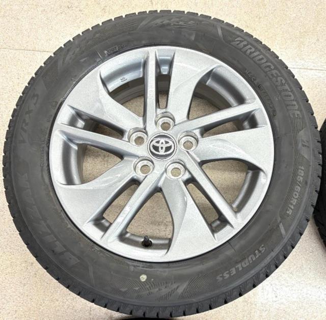 トヨタ(TOYOTA) 170系シエンタ純正 + BRIDGESTONE(ブリヂストン) BLIZZAK VRX3 185/60R15 84Q 2024年製 4本