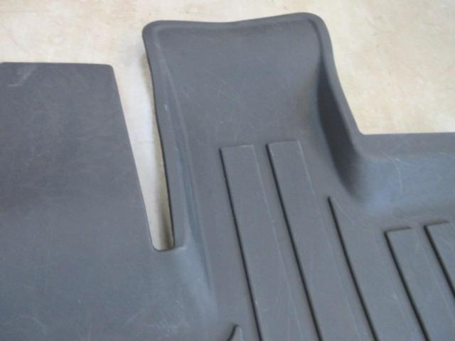 ※ Front only
HONDA
Genuine N-BOX optional rubber floor mats
(Z09681)
