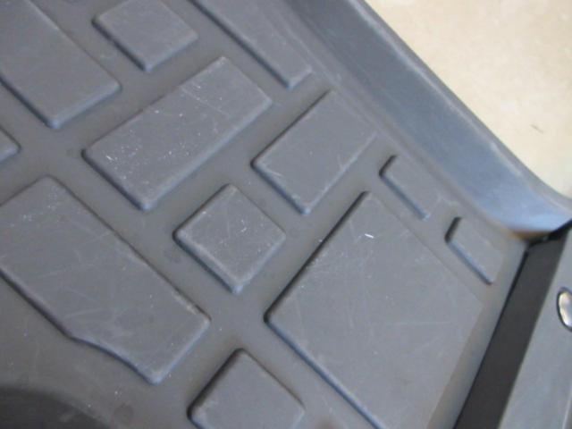 ※ Front only
HONDA
Genuine N-BOX optional rubber floor mats
(Z09681)