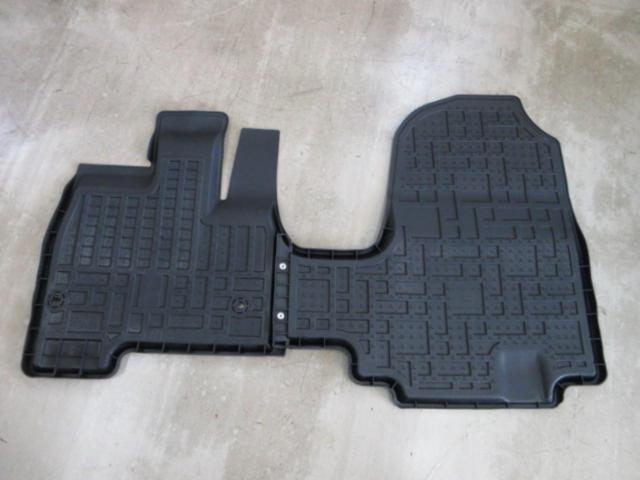 ※ Front only
HONDA
Genuine N-BOX optional rubber floor mats
(Z09681)