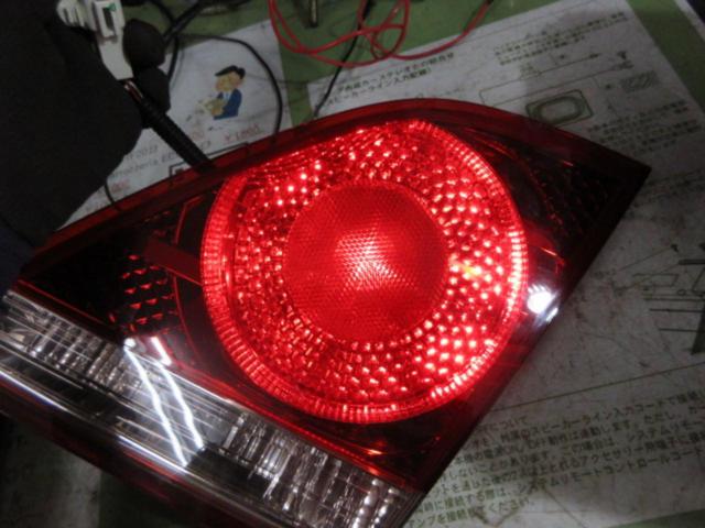 ※右側のみ TOYOTA 18 クラウン アスリート純正 LEDトランクテール (Z09821)