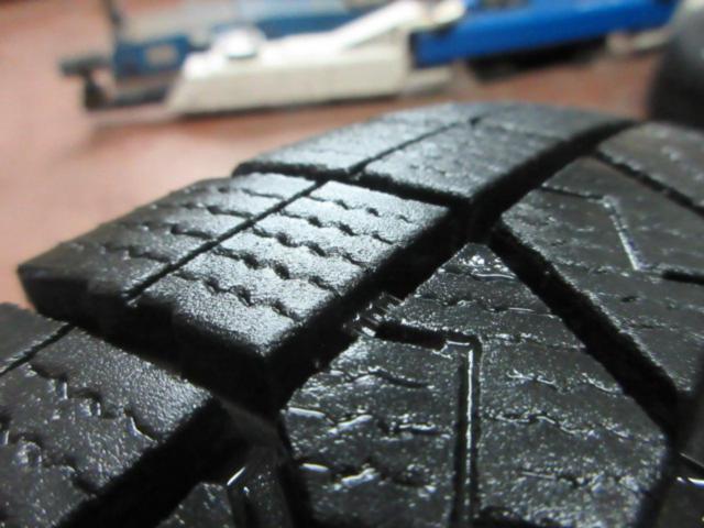 プジョー 208 純正ホイール + DUNLOP WINTERMAXX WM03 (Z09179)