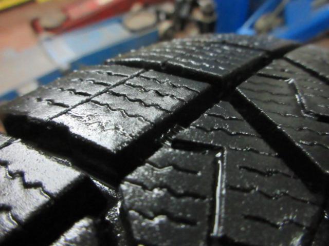 プジョー 208 純正ホイール + DUNLOP WINTERMAXX WM03 (Z09179)