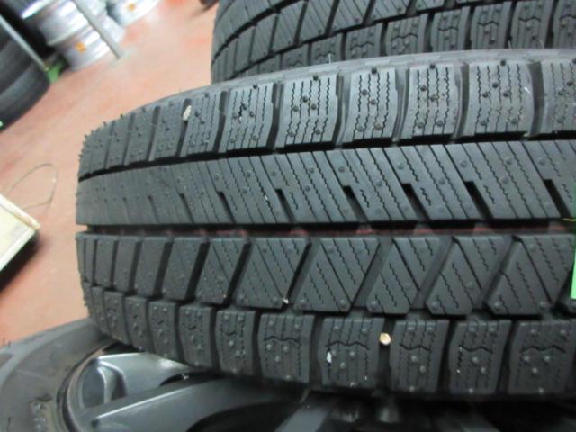 BRIDGESTONE BALMINUM AR12 + BRIDGESTONE BLIZZAK VRX3 (Z09239)