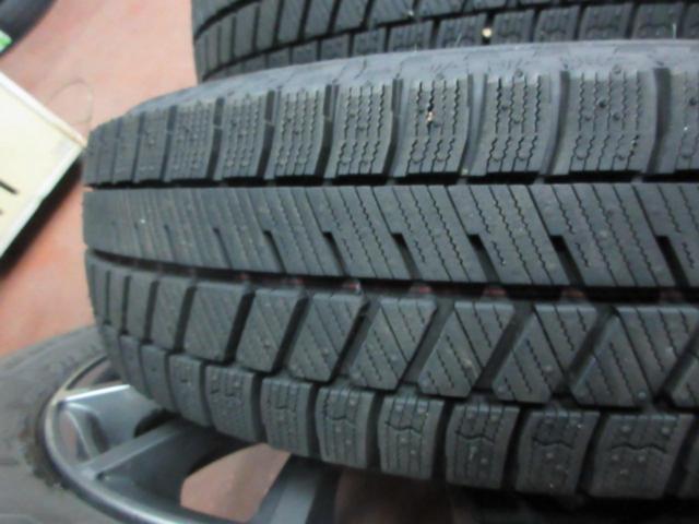 BRIDGESTONE BALMINUM AR12 + BRIDGESTONE BLIZZAK VRX3 (Z09239)