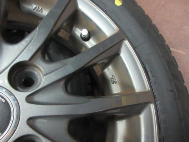 BRIDGESTONE BALMINUM AR12 + BRIDGESTONE BLIZZAK VRX3 (Z09239)