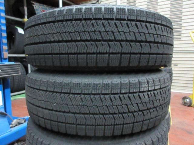 BRIDGESTONE
BALMINUM
TR10
+
BRIDGESTONE
BLIZZAK
VRX2
(Z09403)