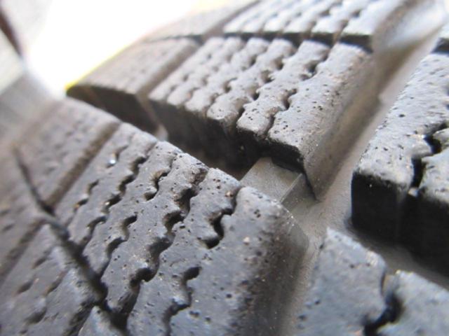 DUNLOP
VIOLENTO+NANKANG
ICE
ACTIVA
AW-1
(Z09617)