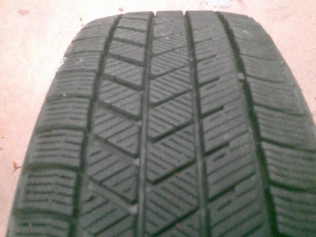 INVERNO
Twin 6-spoke wheels + BRIDGESTONE
BLIZZAK
VRX3
(Z09409)