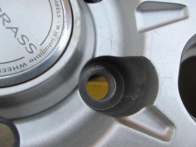 * For flat nuts
YOKOHAMA
GRASS + BRIDGESTONE
BLIZZAK
VRX3
(Z09647)