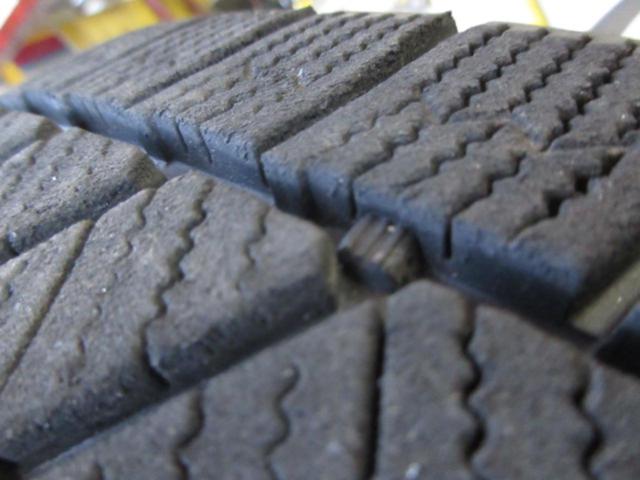 * For flat nuts
YOKOHAMA
GRASS + BRIDGESTONE
BLIZZAK
VRX3
(Z09647)