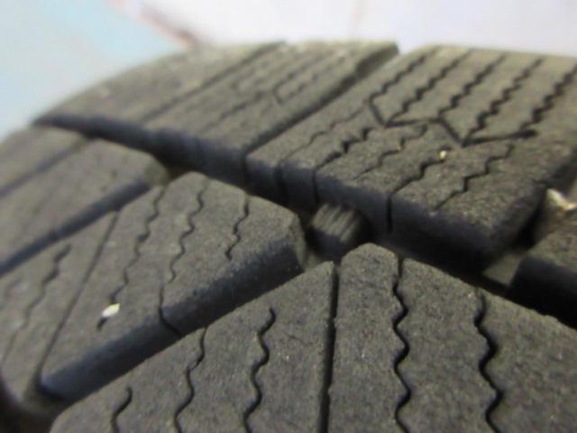 * For flat nuts
YOKOHAMA
GRASS + BRIDGESTONE
BLIZZAK
VRX3
(Z09647)