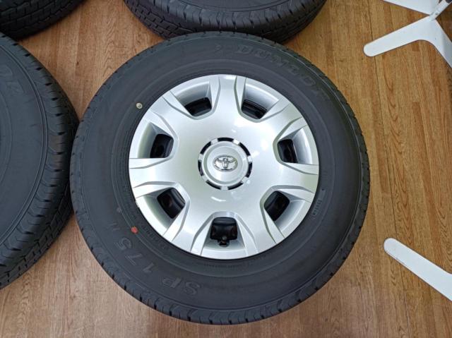 トヨタ 200系ハイエース純正スチール+DUNLOP SP175N 107/105S LT