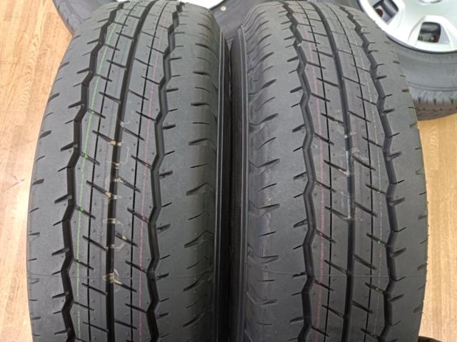 トヨタ 200系ハイエース純正スチール+DUNLOP SP175N 107/105S LT