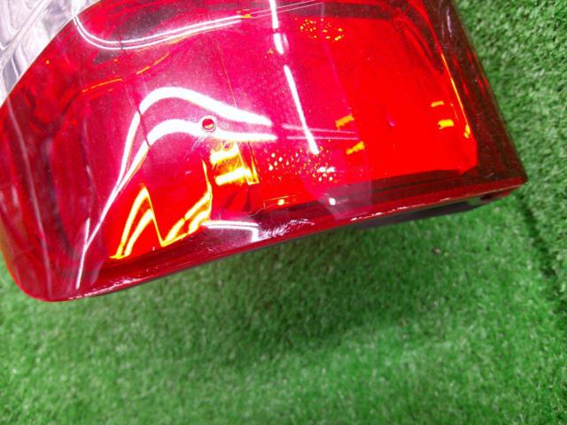 トヨタ純正 200系ハイエース 後期(4型～)純正 左テールランプ