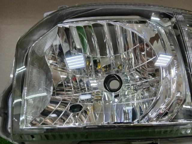 トヨタ純正 200系ハイエース4型純正ハロゲンヘッドライト
