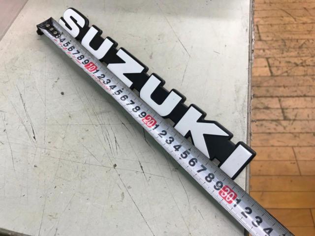 メーカーフメイ SUZUKIエンブレム