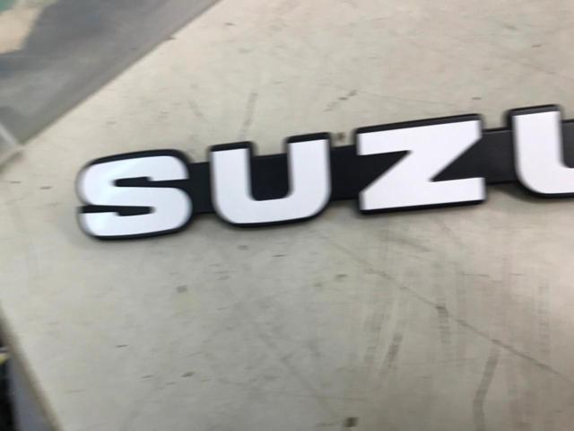 メーカーフメイ SUZUKIエンブレム