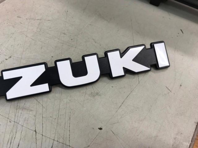 メーカーフメイ SUZUKIエンブレム