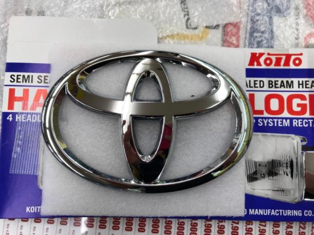 TOYOTA ハイエース純正 エンブレム