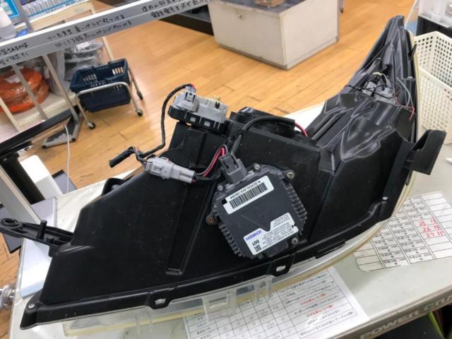 SUBARU(スバル) エクシーガ純正 ヘッドライト RH