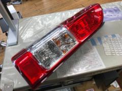 TOYOTA(トヨタ) ハイエース純正 テールライト LH