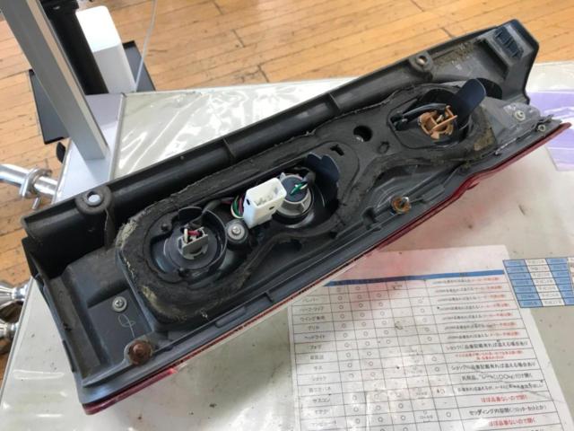 TOYOTA(トヨタ) ハイエース純正 テールライト LH