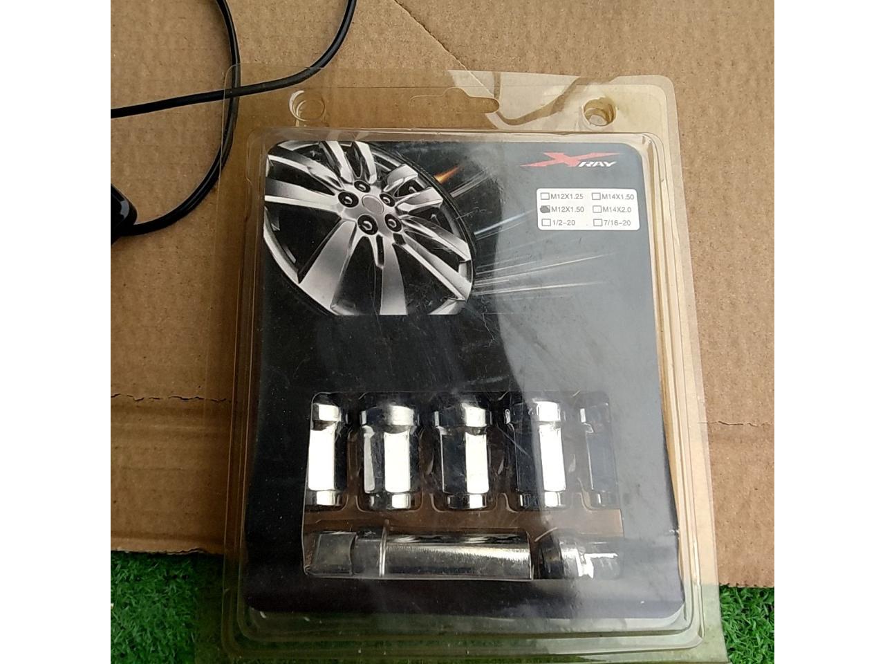 XRAY
Wheel lock silver nuts
Sixteen
P1.5 × M12