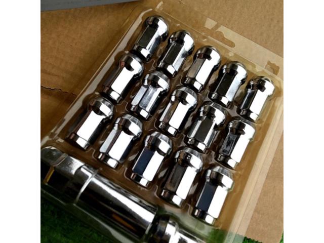 XRAY
Wheel lock silver nuts
Sixteen
P1.5 × M12