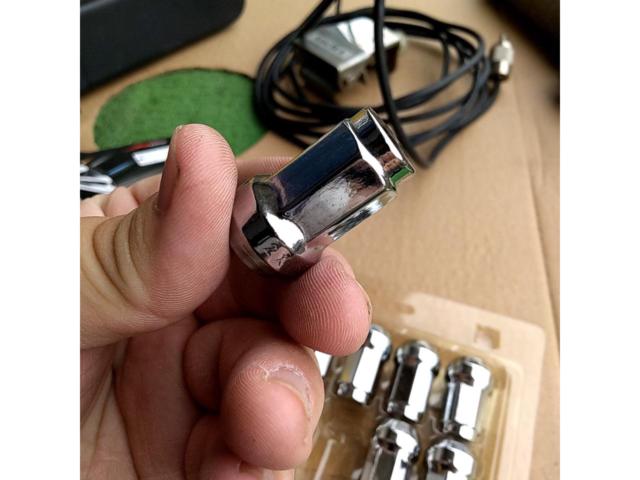 XRAY
Wheel lock silver nuts
Sixteen
P1.5 × M12