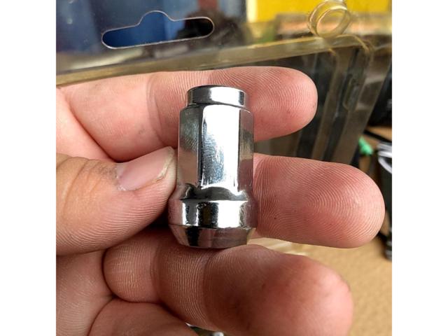 XRAY
Wheel lock silver nuts
Sixteen
P1.5 × M12