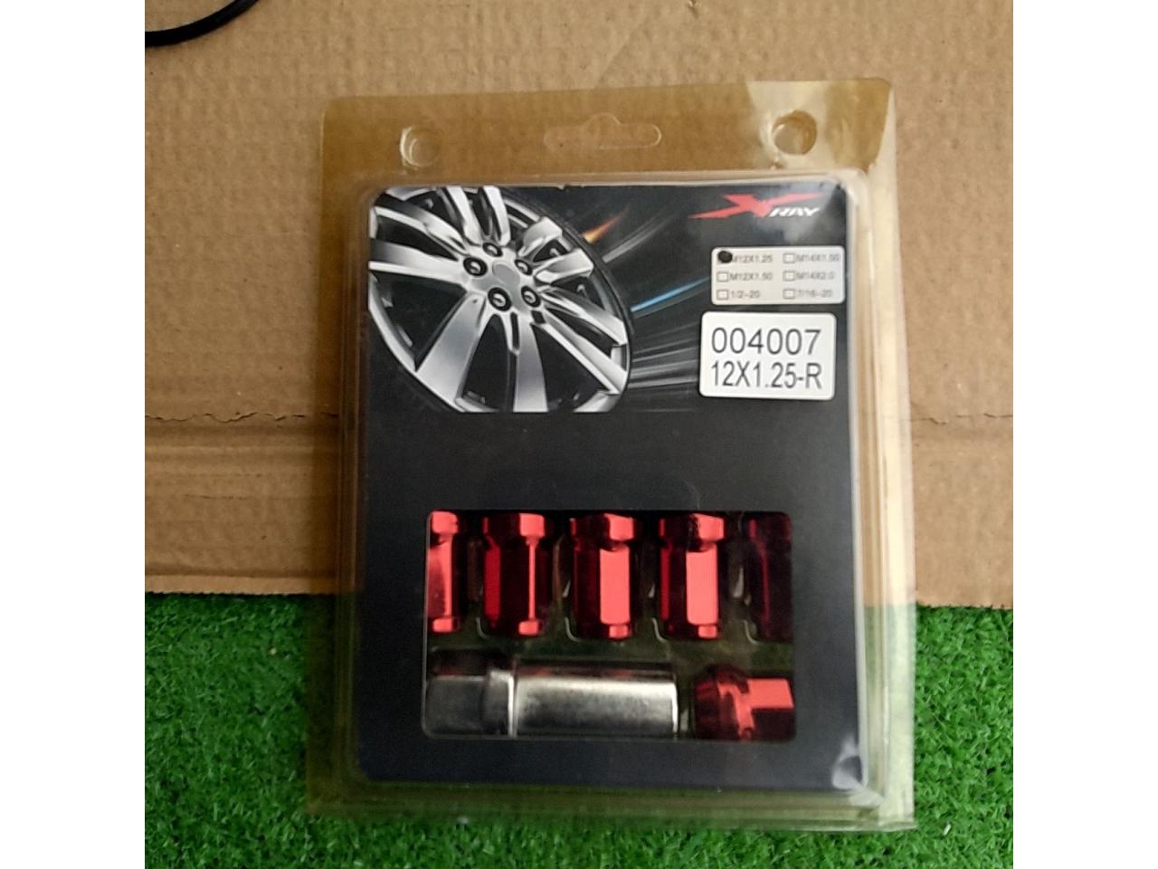 XRAY
Wheel lock red nuts
Sixteen
P1.25 × M12