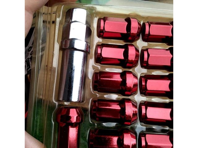 XRAY
Wheel lock red nuts
Sixteen
P1.25 × M12