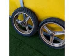 [Riders] HONDA
(Honda)
VT250 Spada
Original wheel front and back set