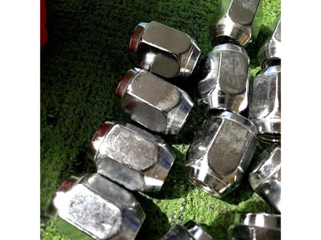 Unknown Manufacturer
Tapered silver nuts
Twenty
P1.5 × M12
21 HEX