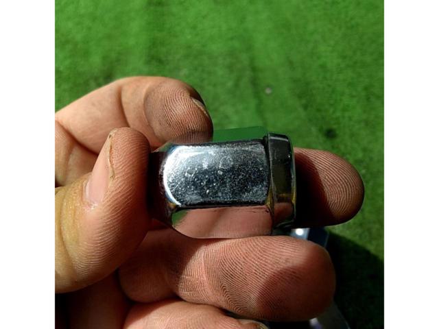 Unknown Manufacturer
Tapered silver nuts
Twenty
P1.5 × M12
21 HEX