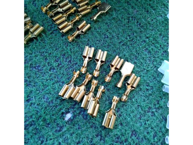 Unused Amon
Flat type terminal
250 type female set
Part number 3311
AV(S)
0.5-2 sq