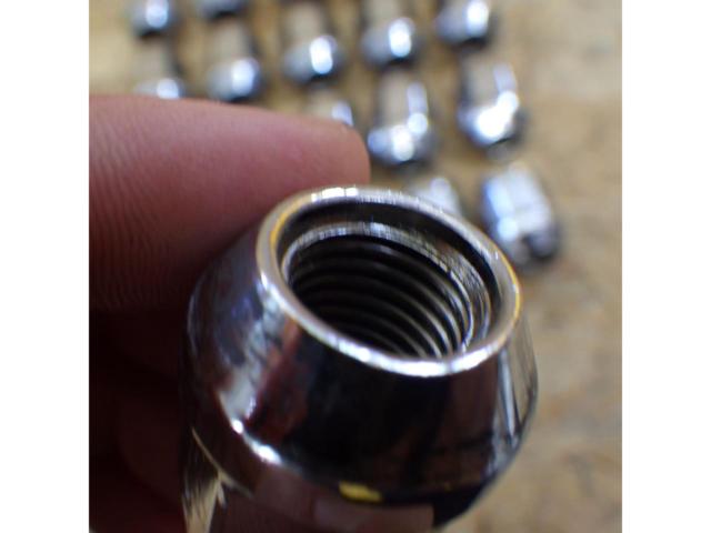 Unknown Manufacturer
Chrome-plated wheel nuts M12xP1.5
19 HEX
20]