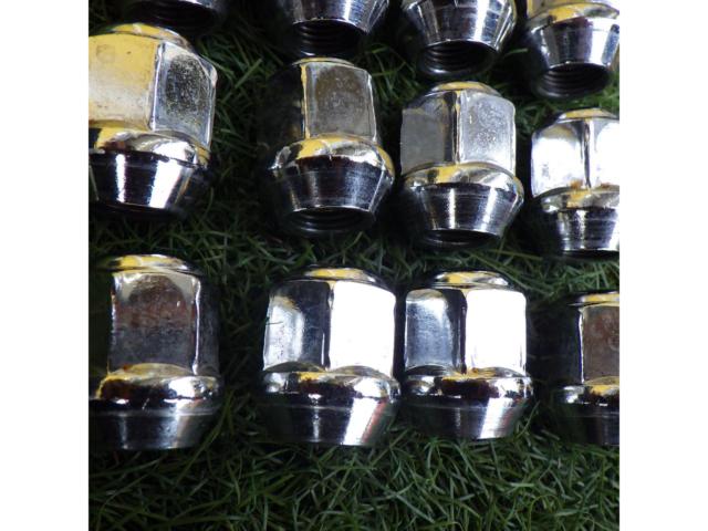 Unknown Manufacturer
Chrome-plated short wheel nuts M12xP1.25
19 HEX
16]