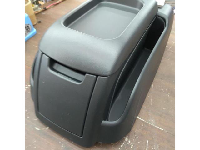 Toyota
Hiace 200
Genuine center console