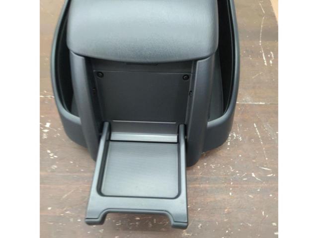 Toyota
Hiace 200
Genuine center console