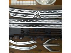 MITSUBISHI
Delica D: 5
Late version
Genuine
Front grille